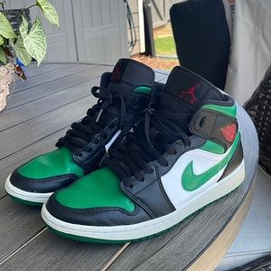Pine Green Jordan 1 Mid